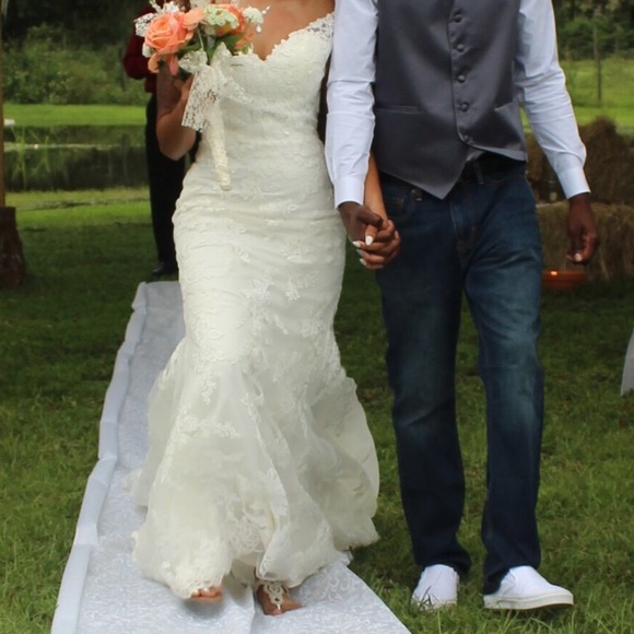 Wedding dress - Picture 4 of 5